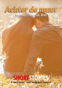 Achter de muur<br>Van: H.P. de Boer<br>Stem: Sonja Pourier<br>Speelduur: 03' 30"